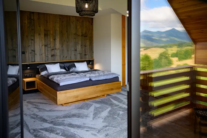 Spálňa s výhľadom na Roháče — Borové Hideaway